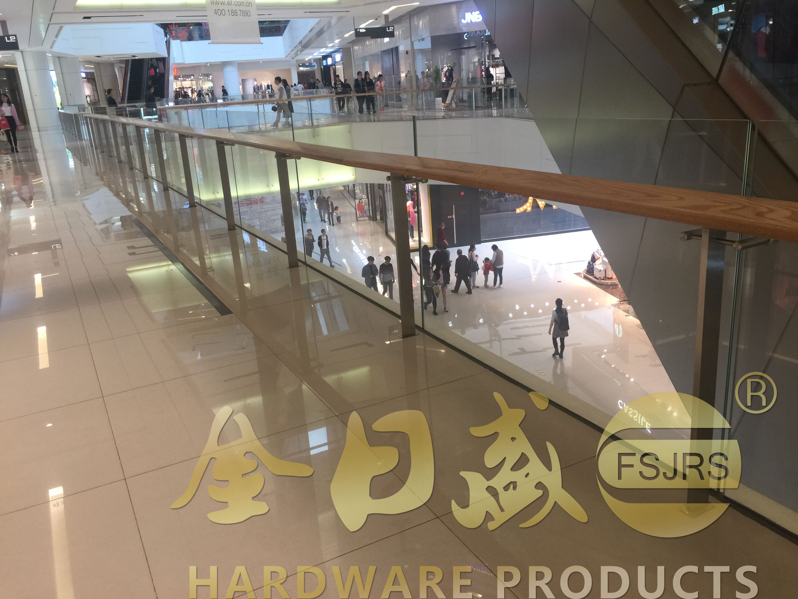 現(xiàn)代建筑中玻璃護(hù)欄的五大核心優(yōu)勢(shì)